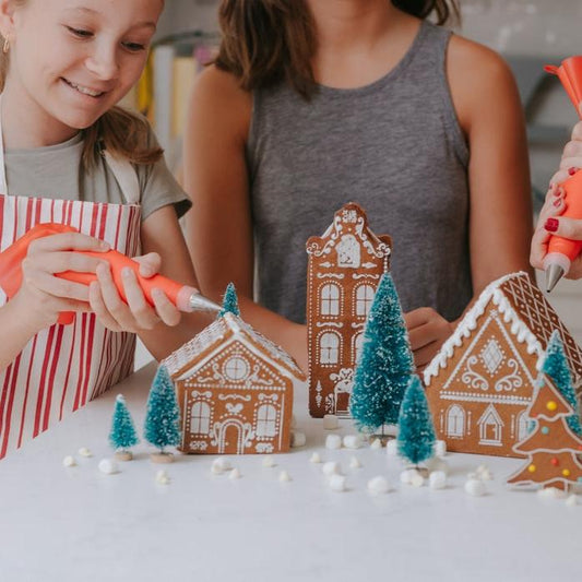 Christmas Gingerbread Mini-Trunk