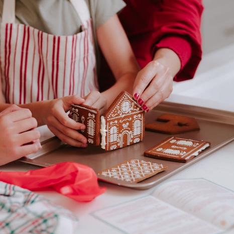 Christmas Gingerbread Mini-Trunk